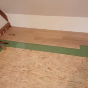 Parquet en chêne massif contrecollé . flottant